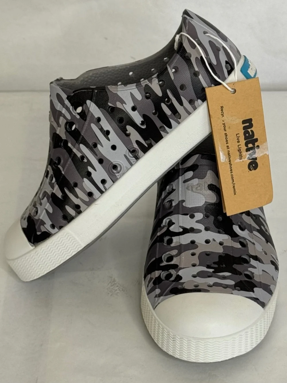 Native Jefferson Boys Kids Pigeon Grey White Camouflage Slip On Water Shoes 9 C